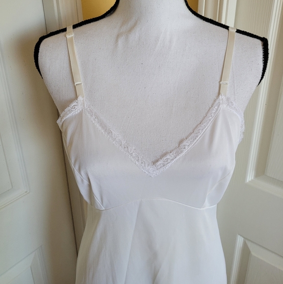 VINTAGE WHITE. LONG SLIP, SIZE 34 - Picture 13 of 13
